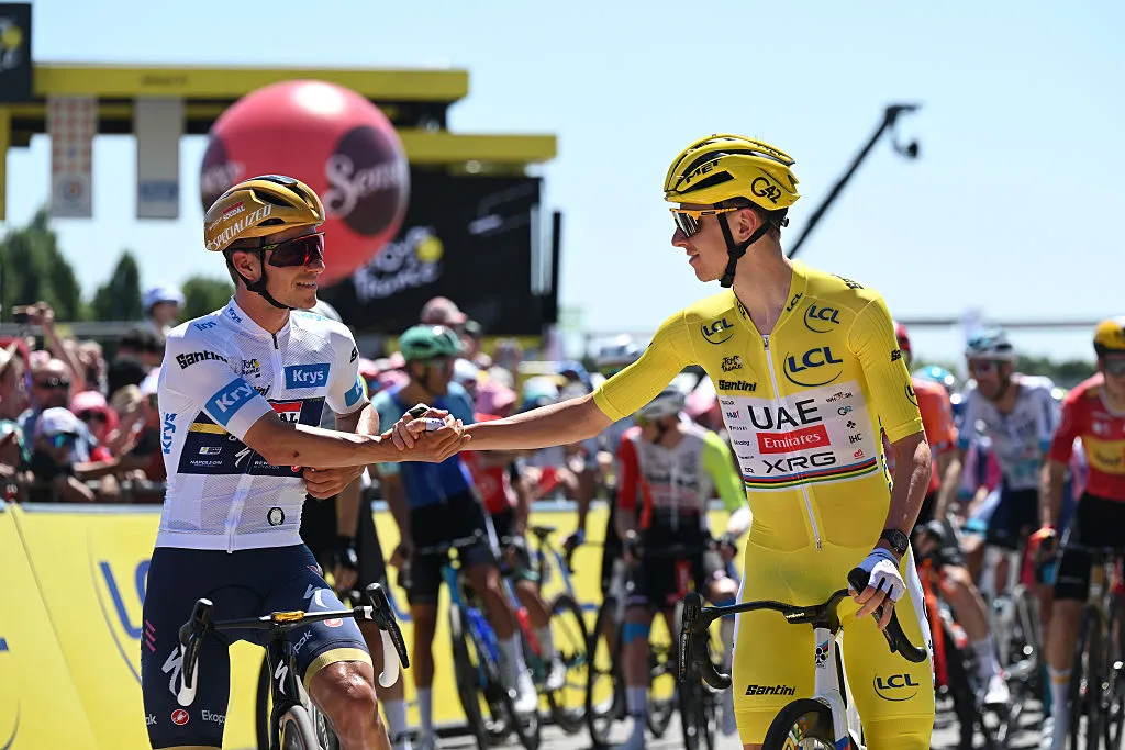 “Sangat menyebalkan kehilangan pembalap berkelas seperti itu” – Pemimpin Tour de France Tadej Pogačar memberi penghormatan kepada Remco Evenepoel setelah pembalap Belgia itu mundur