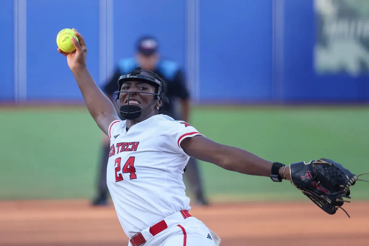 WCWS Pertandingan 2: Texas Tech vs. Texas Softball Pembaruan Langsung, Penundaan Cuaca, Berita dari Seri Dunia Perguruan Tinggi Wanita