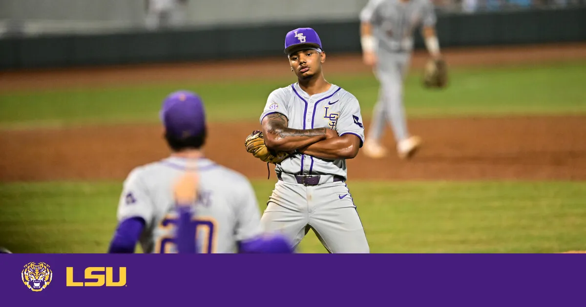 LSU Kalahkan Little Rock, 10-6; Melaju ke Super Regional NCAA