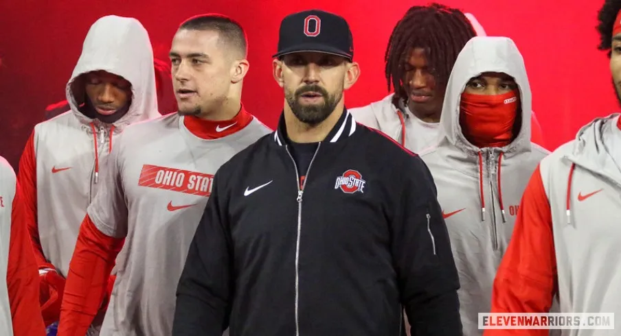 Pelatih Lini Belakang Ohio State, Mantan Lini Belakang James Laurinaitis Dinominasikan untuk Hall of Fame Sepak Bola Perguruan Tinggi